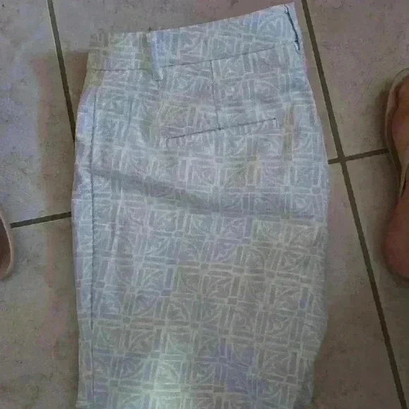 - - NWT ANN TAYLOR GEO PATTERN CROP PANTS​ - Picture 5 of 5